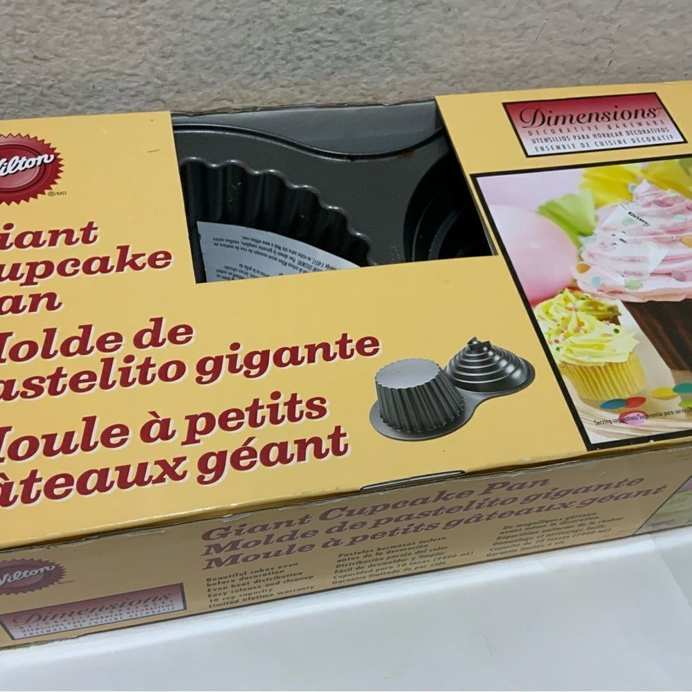 Wilton Giant Cupcake Pan Kitchen Bakeware Non Stick 10 Cup Mold - Picture 2 of 7